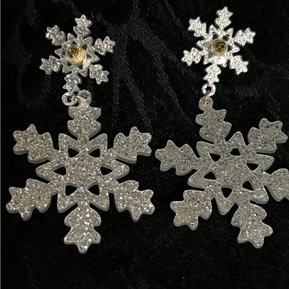 HOLIDAY SILVER SNOWFLAKE EARRINGS - Picture 4 of 6